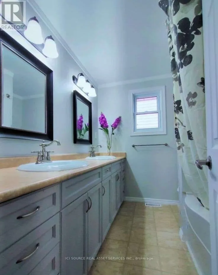 UPPER UNIT - 1527 RUSHOLME CRESCENT