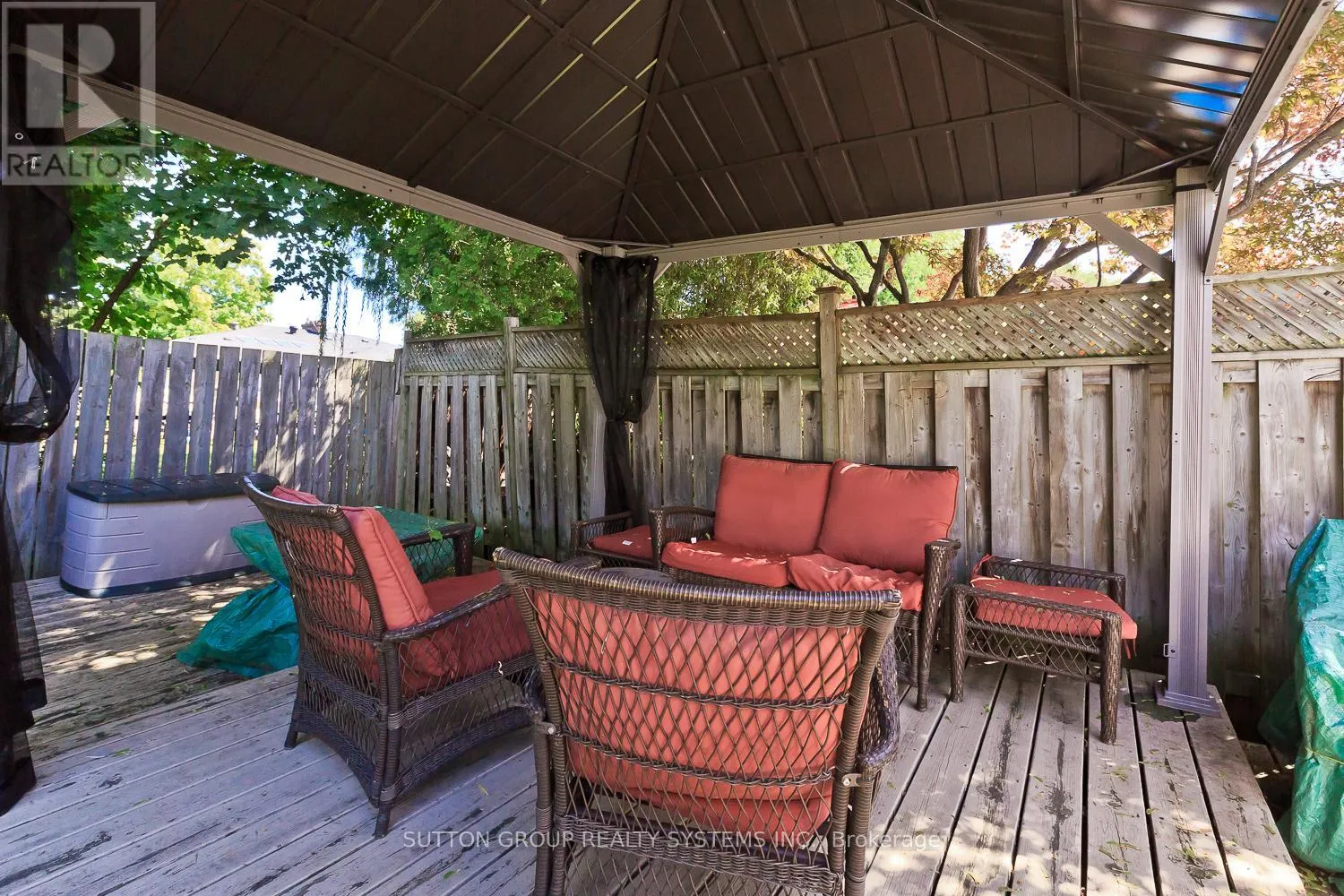 1535 THETFORD COURT