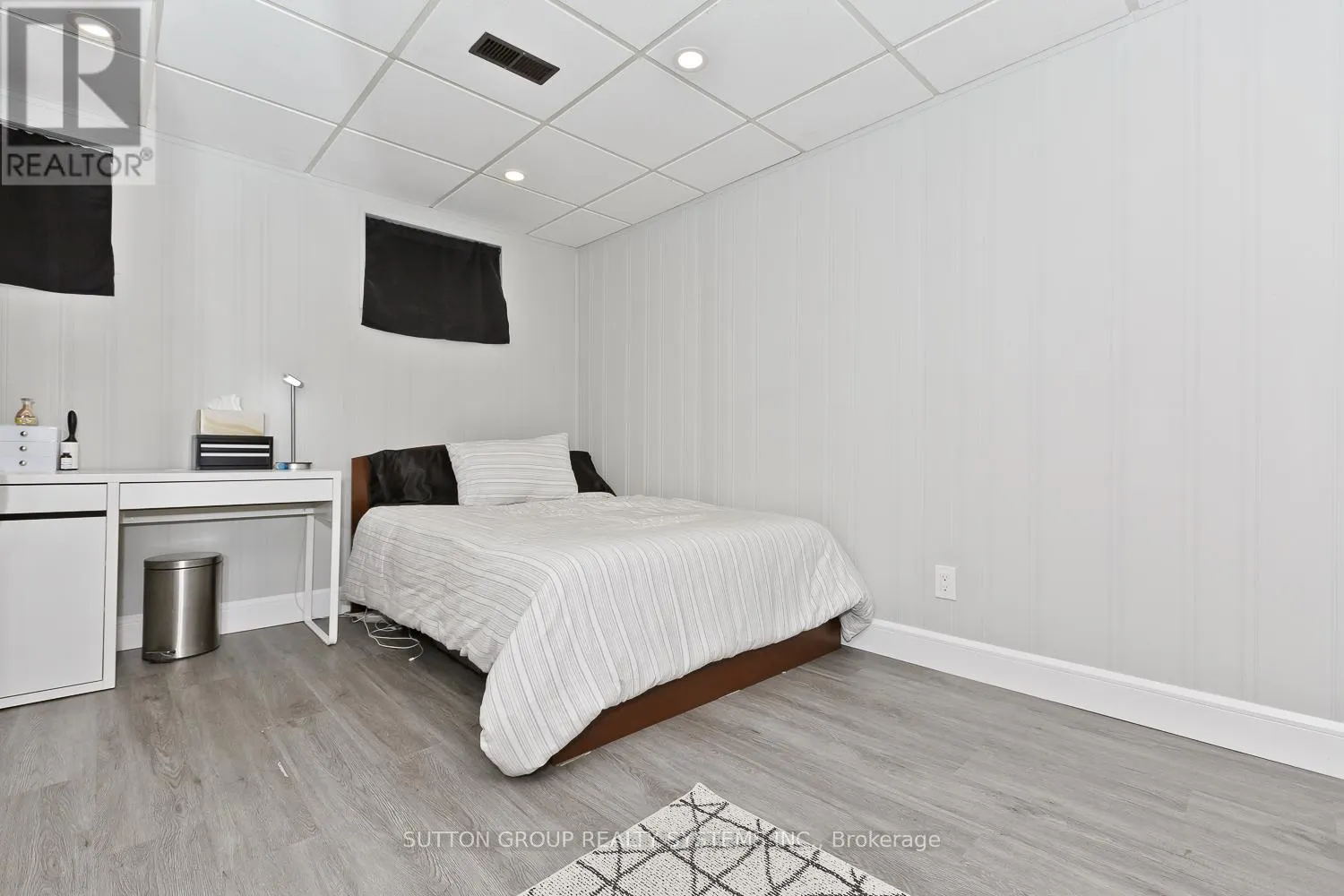 1535 THETFORD COURT