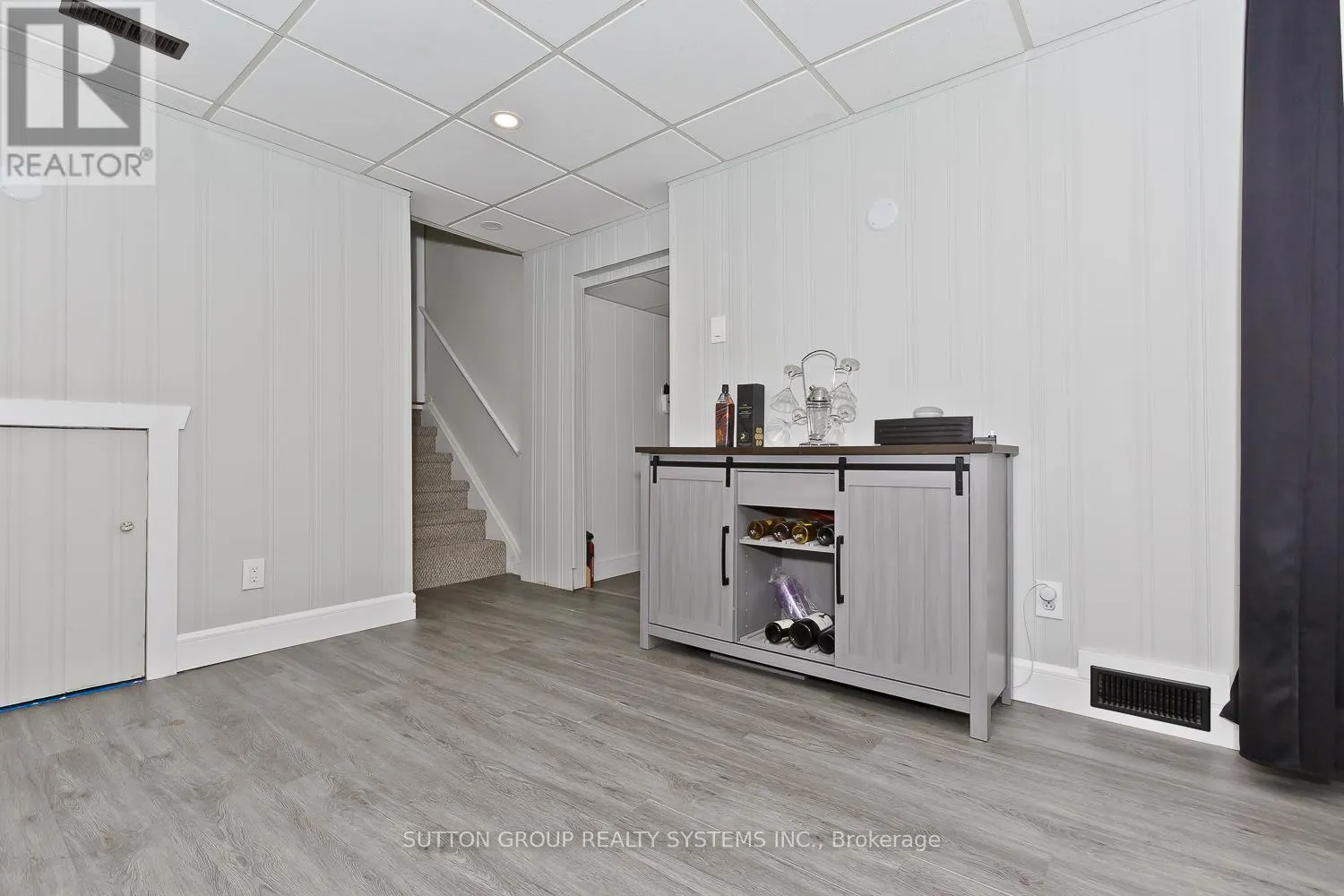 1535 THETFORD COURT