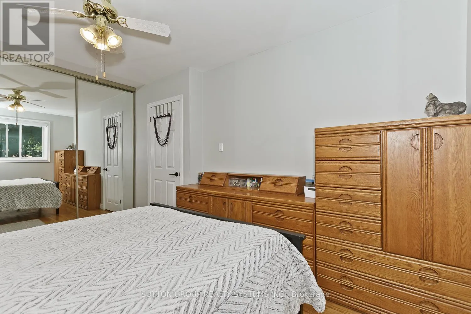 1535 THETFORD COURT