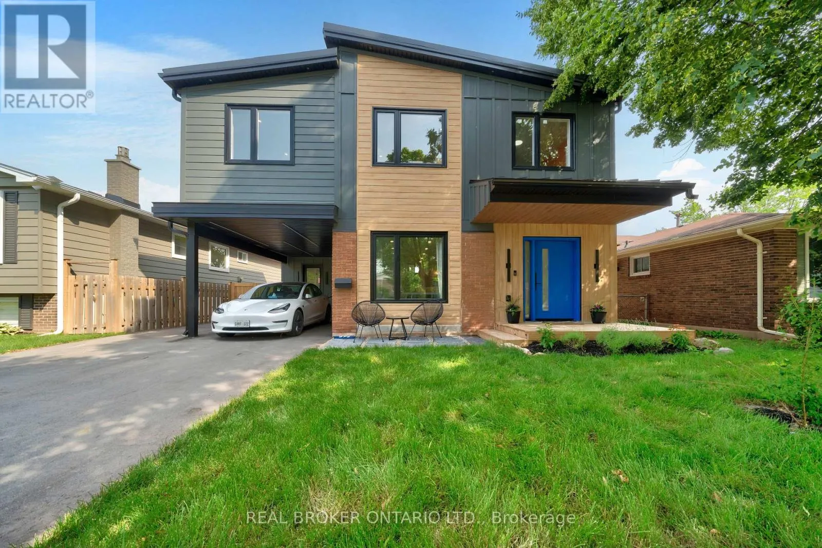579 CHAMBERLAIN ROAD