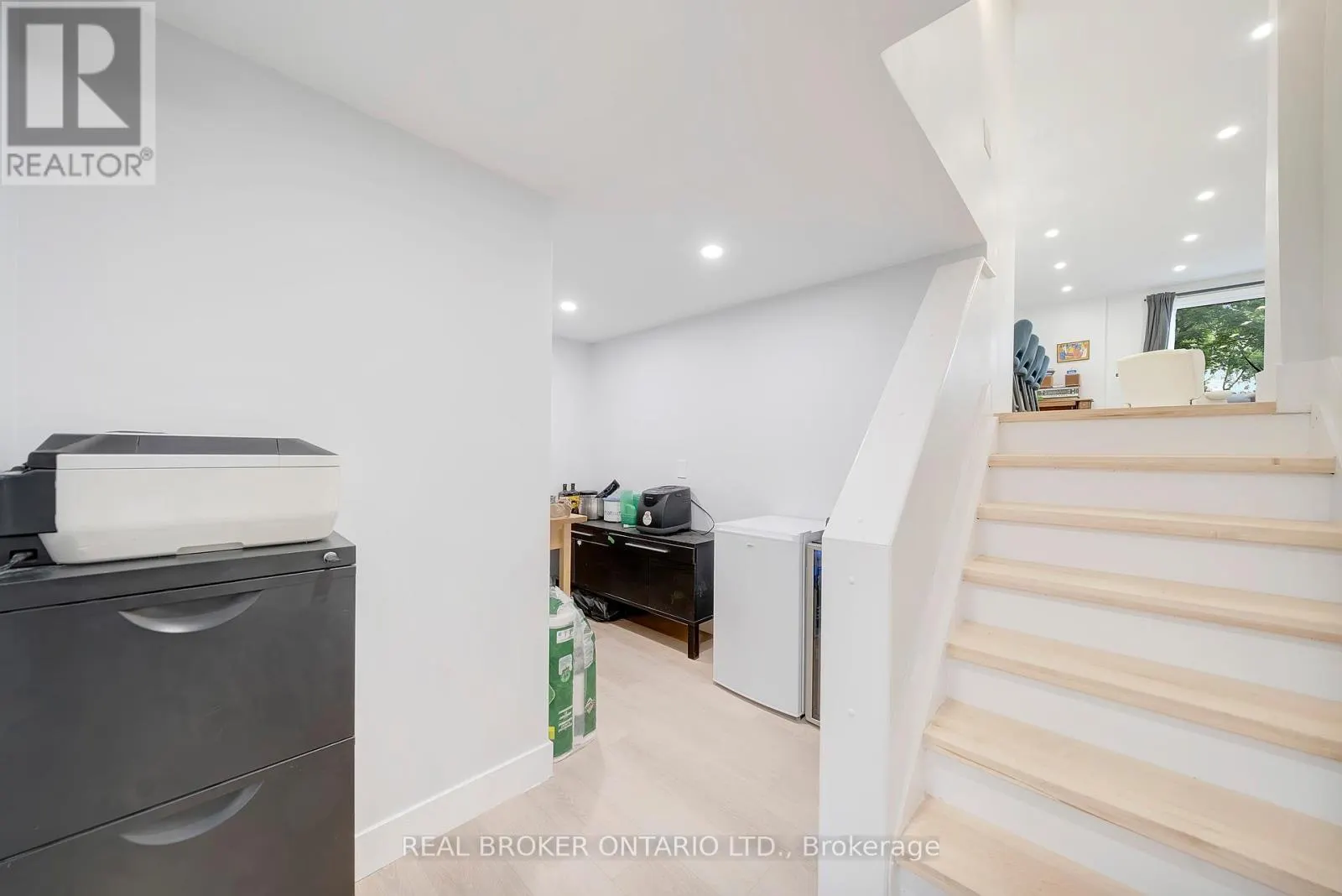 579 CHAMBERLAIN ROAD