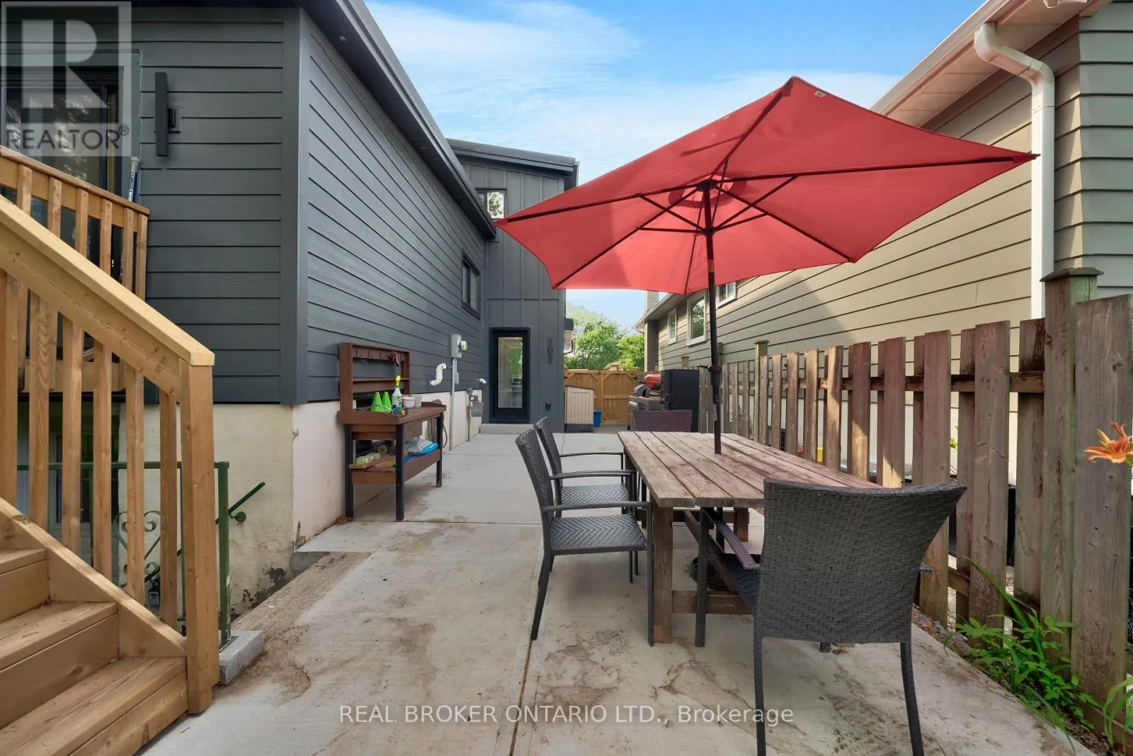 579 CHAMBERLAIN ROAD