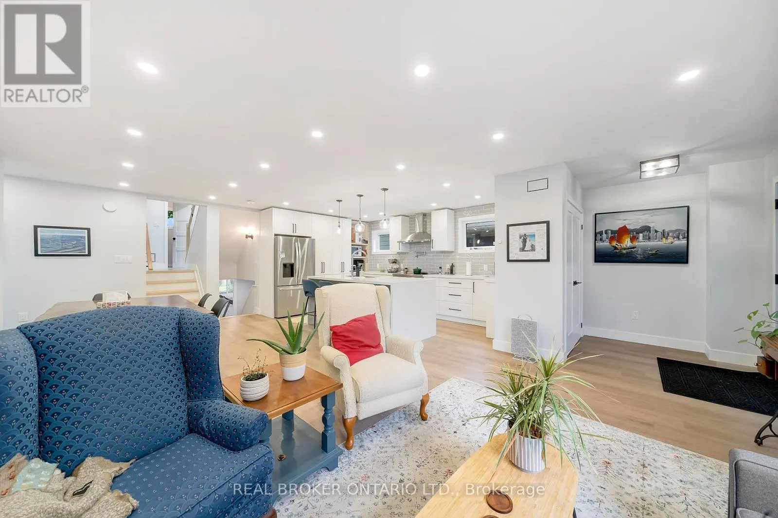 579 CHAMBERLAIN ROAD