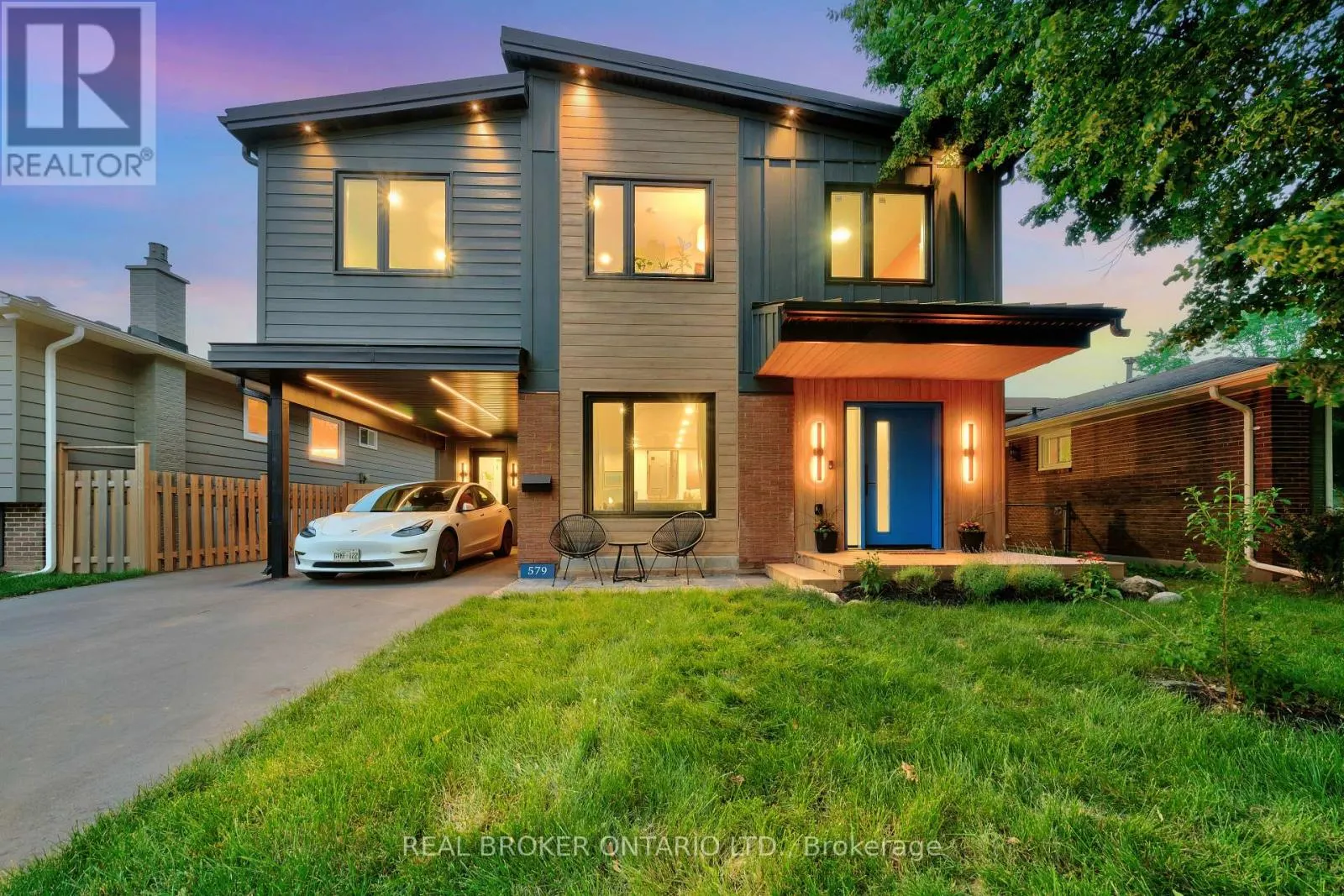 579 CHAMBERLAIN ROAD