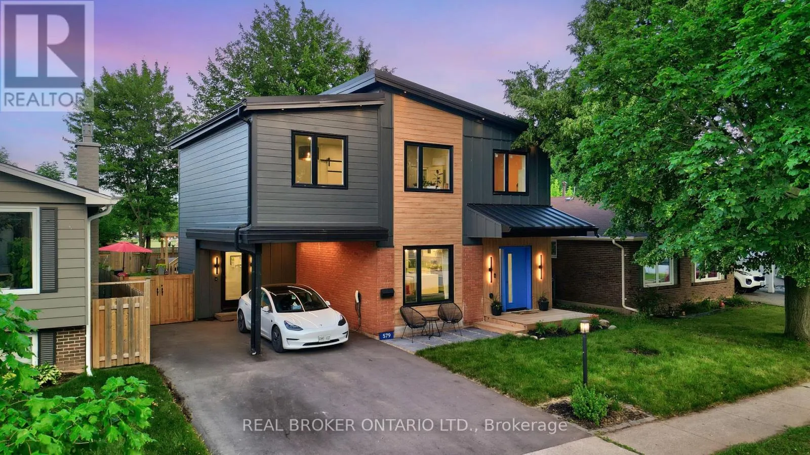 579 CHAMBERLAIN ROAD