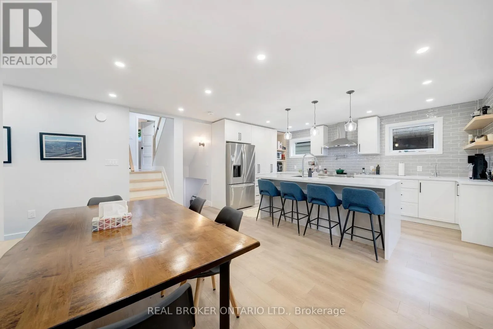 579 CHAMBERLAIN ROAD