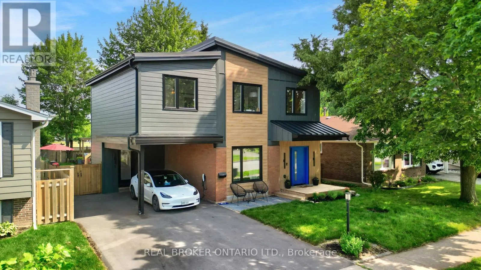 579 CHAMBERLAIN ROAD