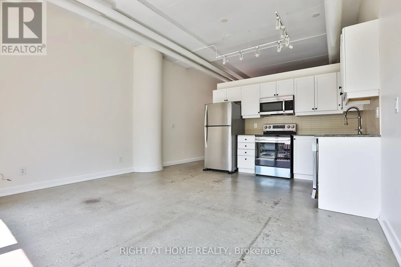 313 - 2 FIELDWAY ROAD