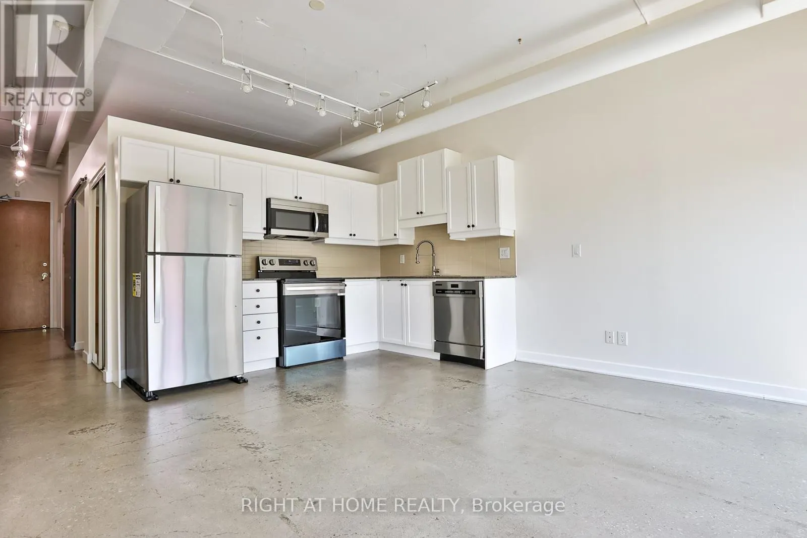 313 - 2 FIELDWAY ROAD