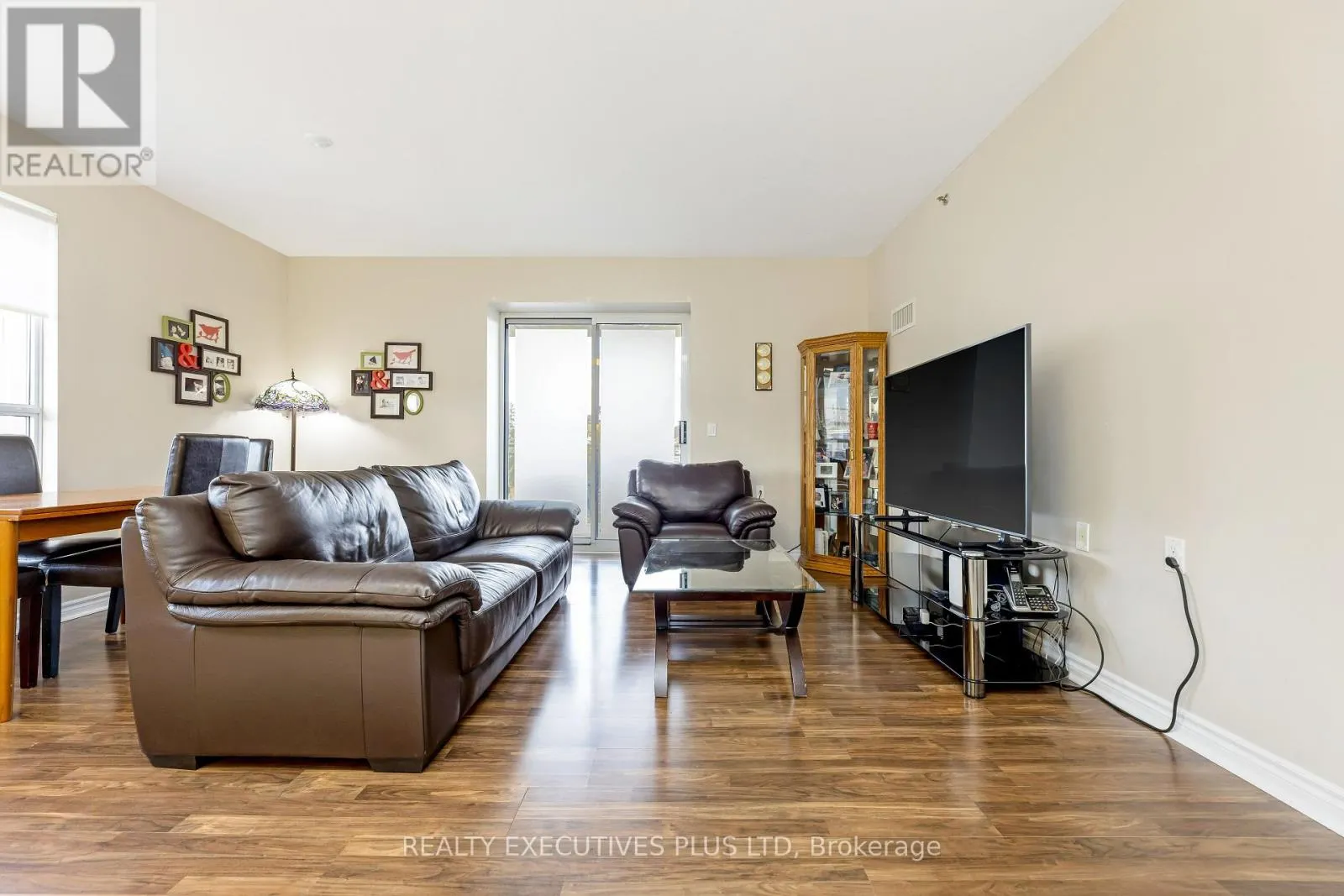 313 - 830 SCOLLARD COURT