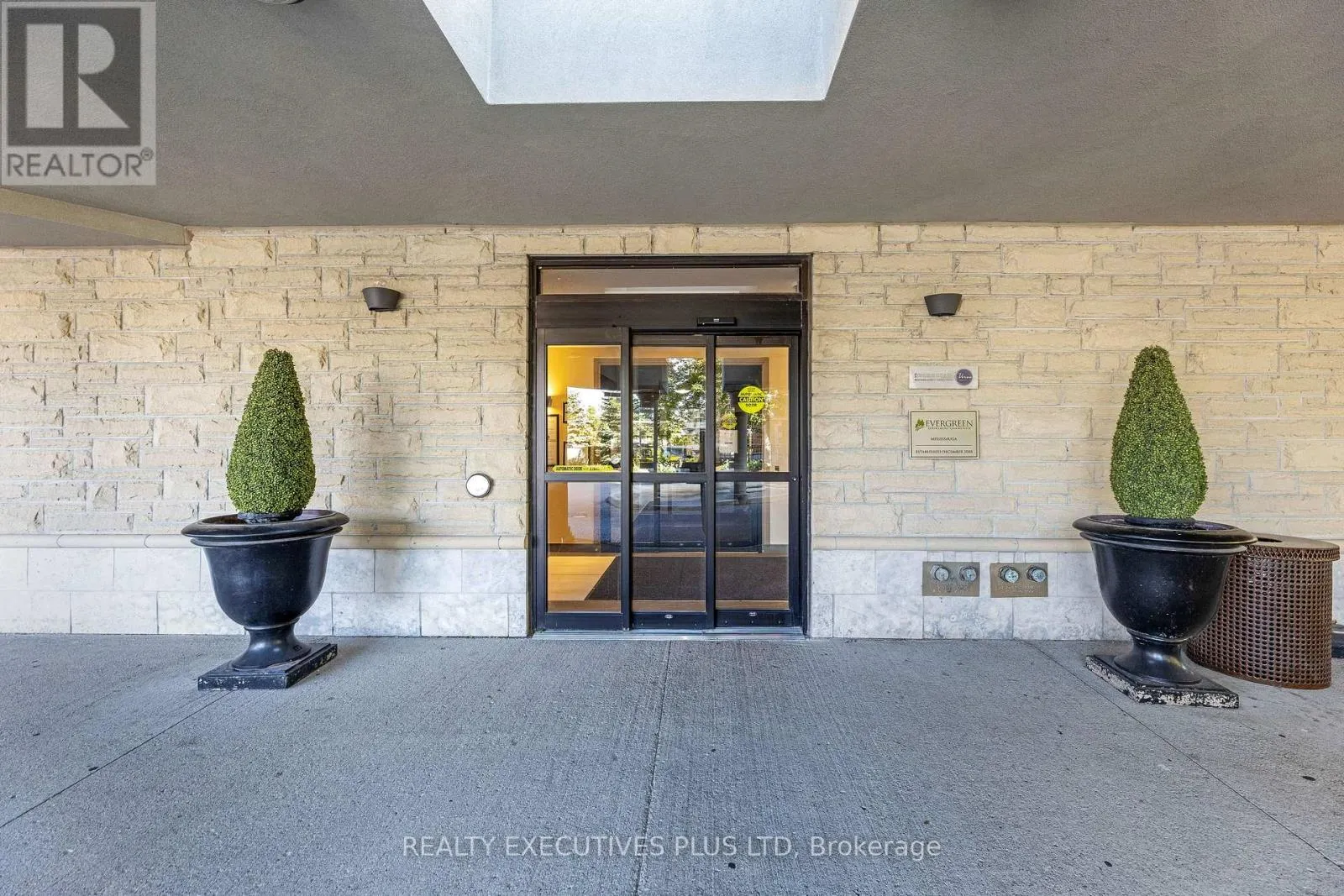 313 - 830 SCOLLARD COURT