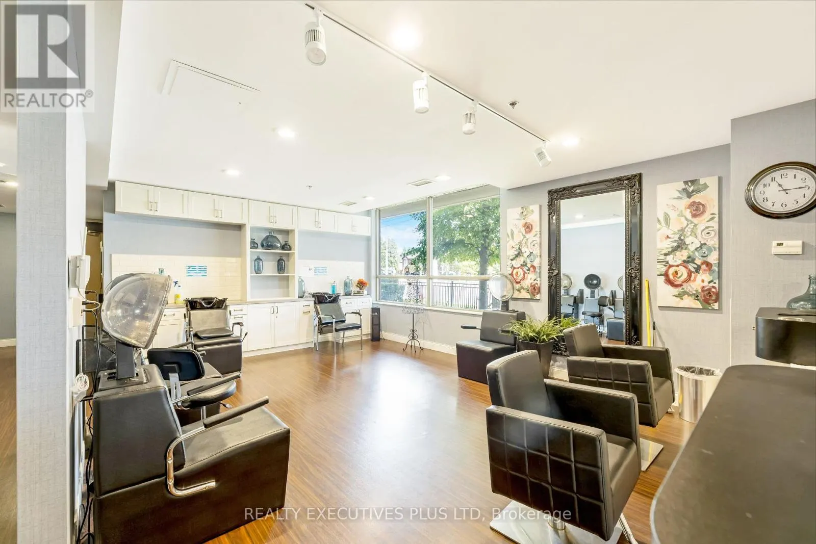 313 - 830 SCOLLARD COURT