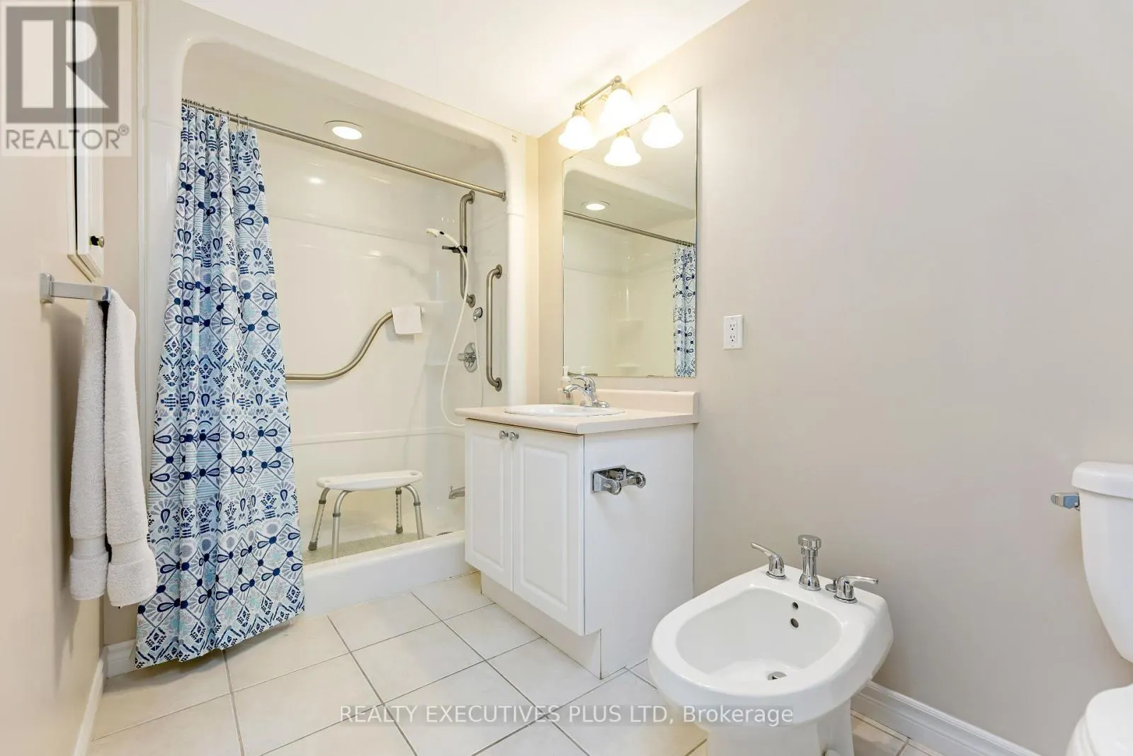 313 - 830 SCOLLARD COURT