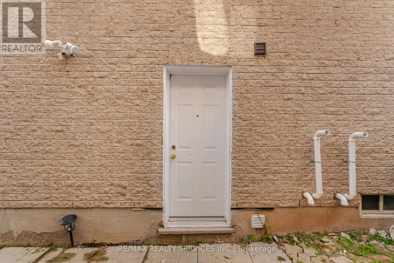 12 WOODVALLEY DRIVE