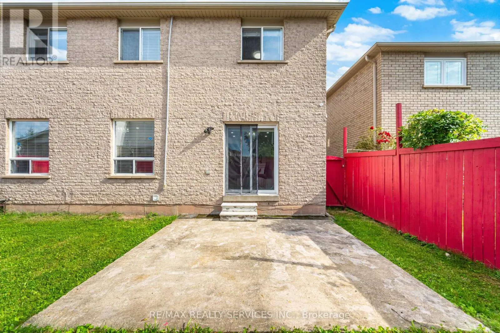12 WOODVALLEY DRIVE