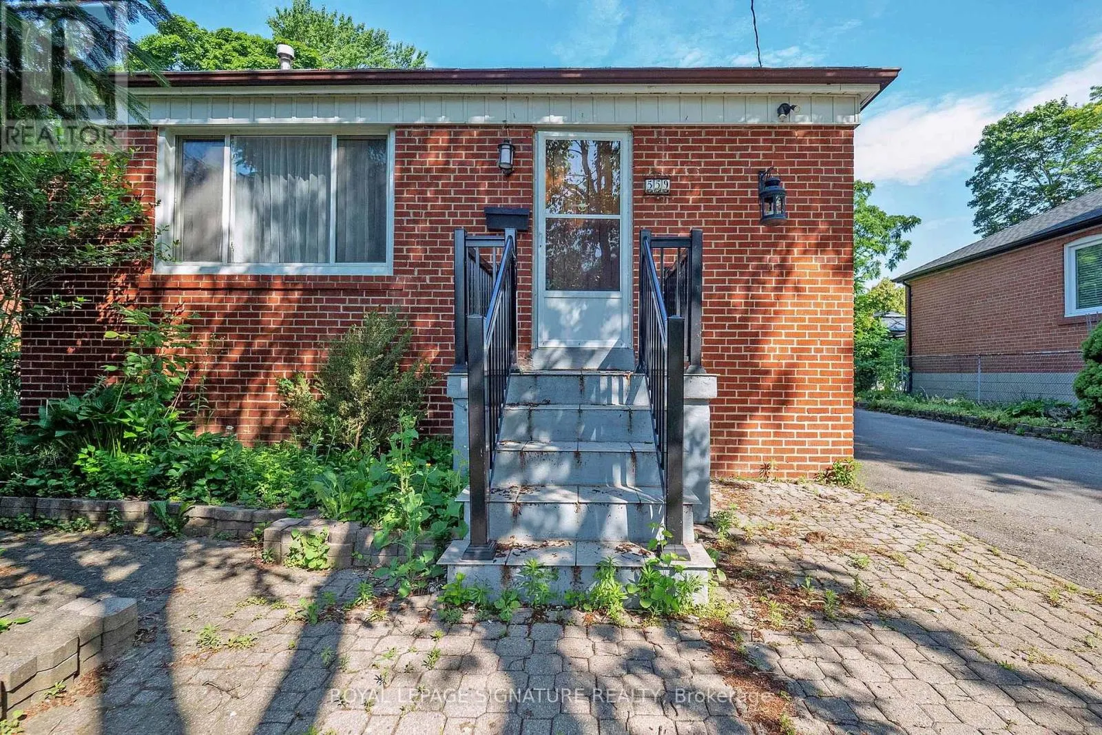2 - 559 DRYMEN CRESCENT