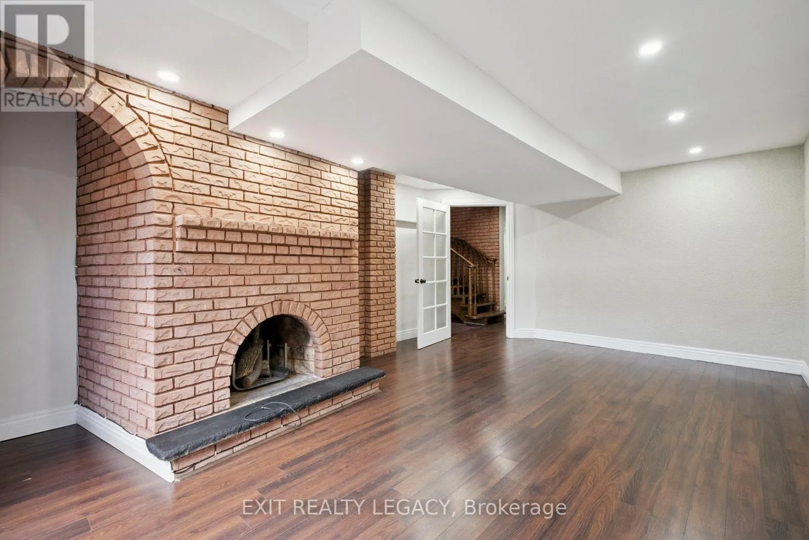 6 MUIR AVENUE