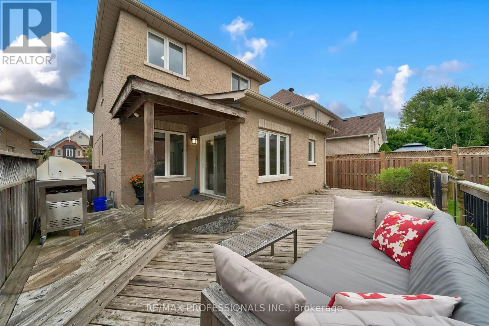 67 CHAPLIN CRESCENT