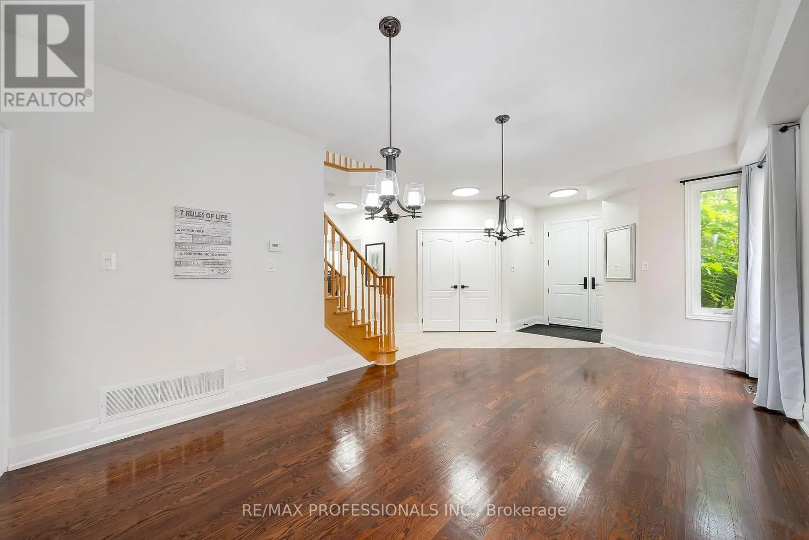 67 CHAPLIN CRESCENT