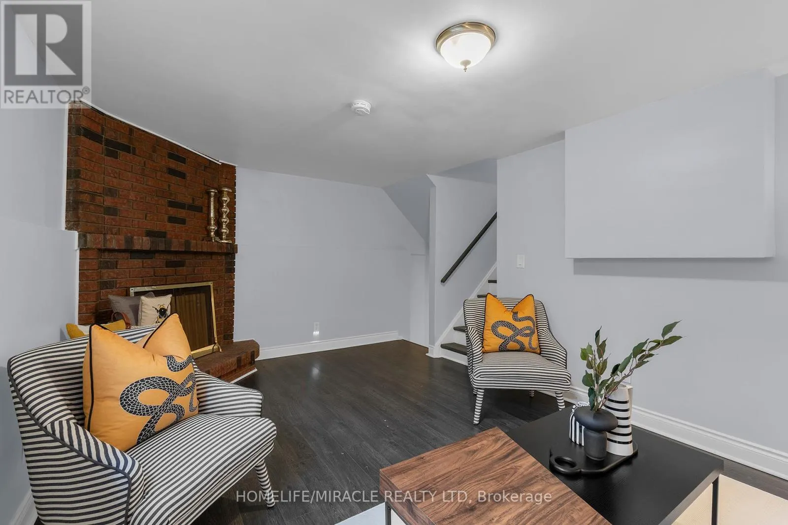 8 FRANCA CRESCENT
