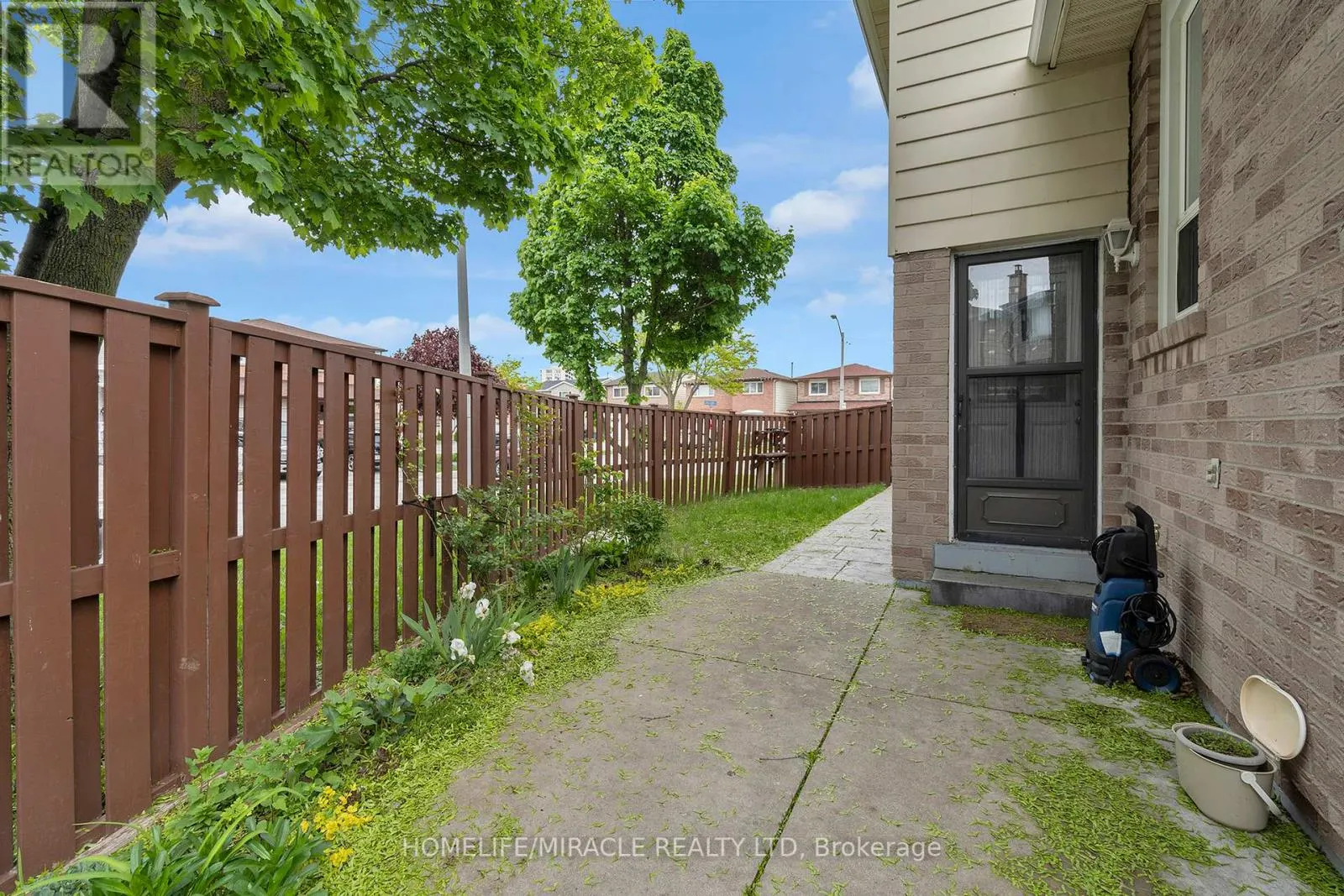 8 FRANCA CRESCENT