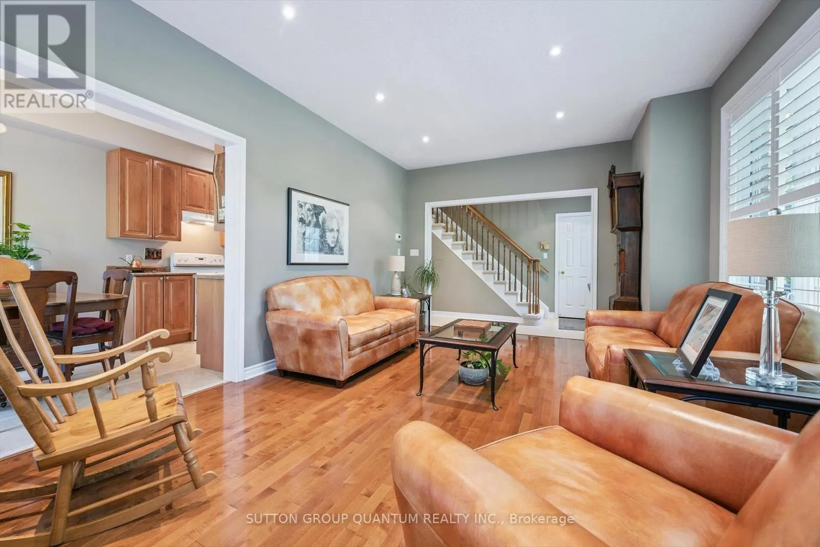 33 - 300 RAVINEVIEW WAY