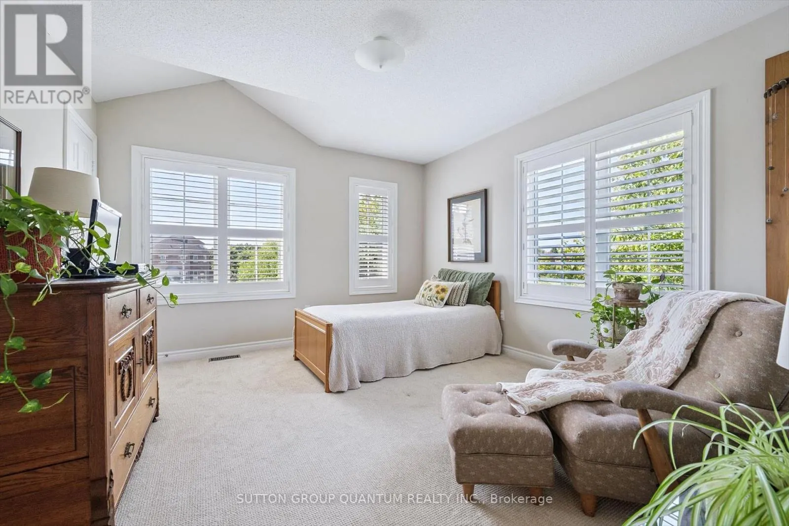 33 - 300 RAVINEVIEW WAY
