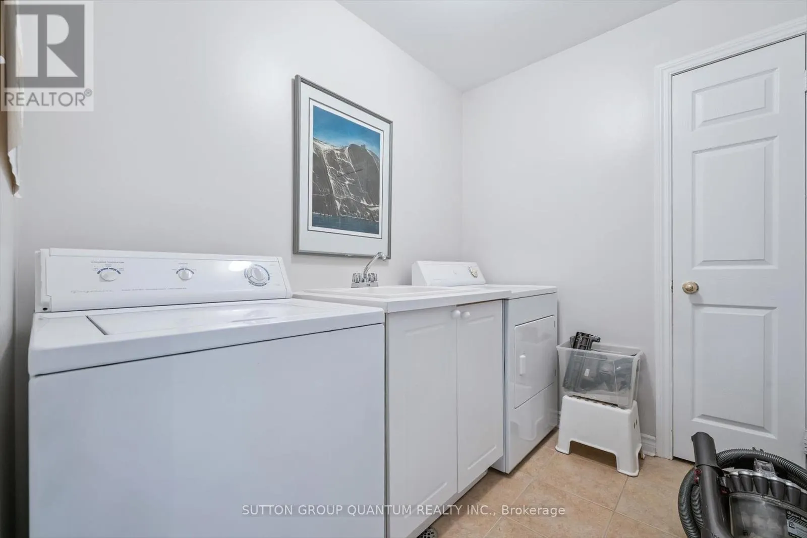 33 - 300 RAVINEVIEW WAY