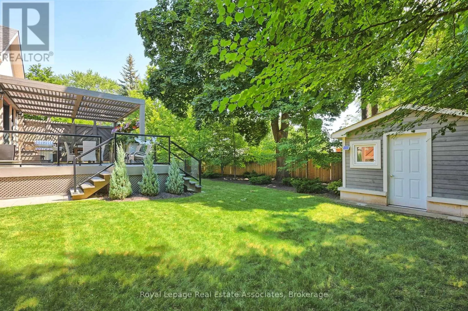142 MINEOLA ROAD E