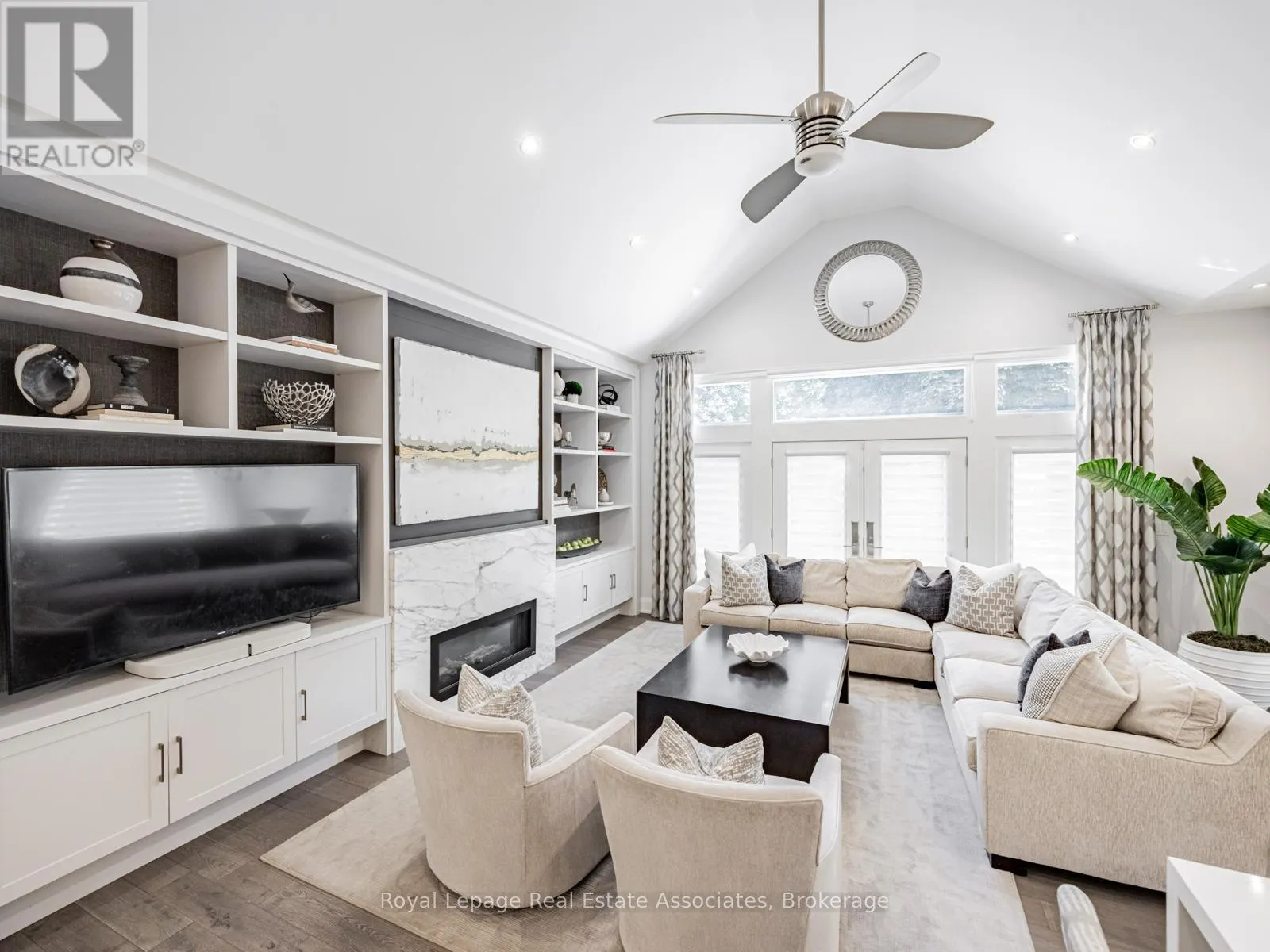 142 MINEOLA ROAD E