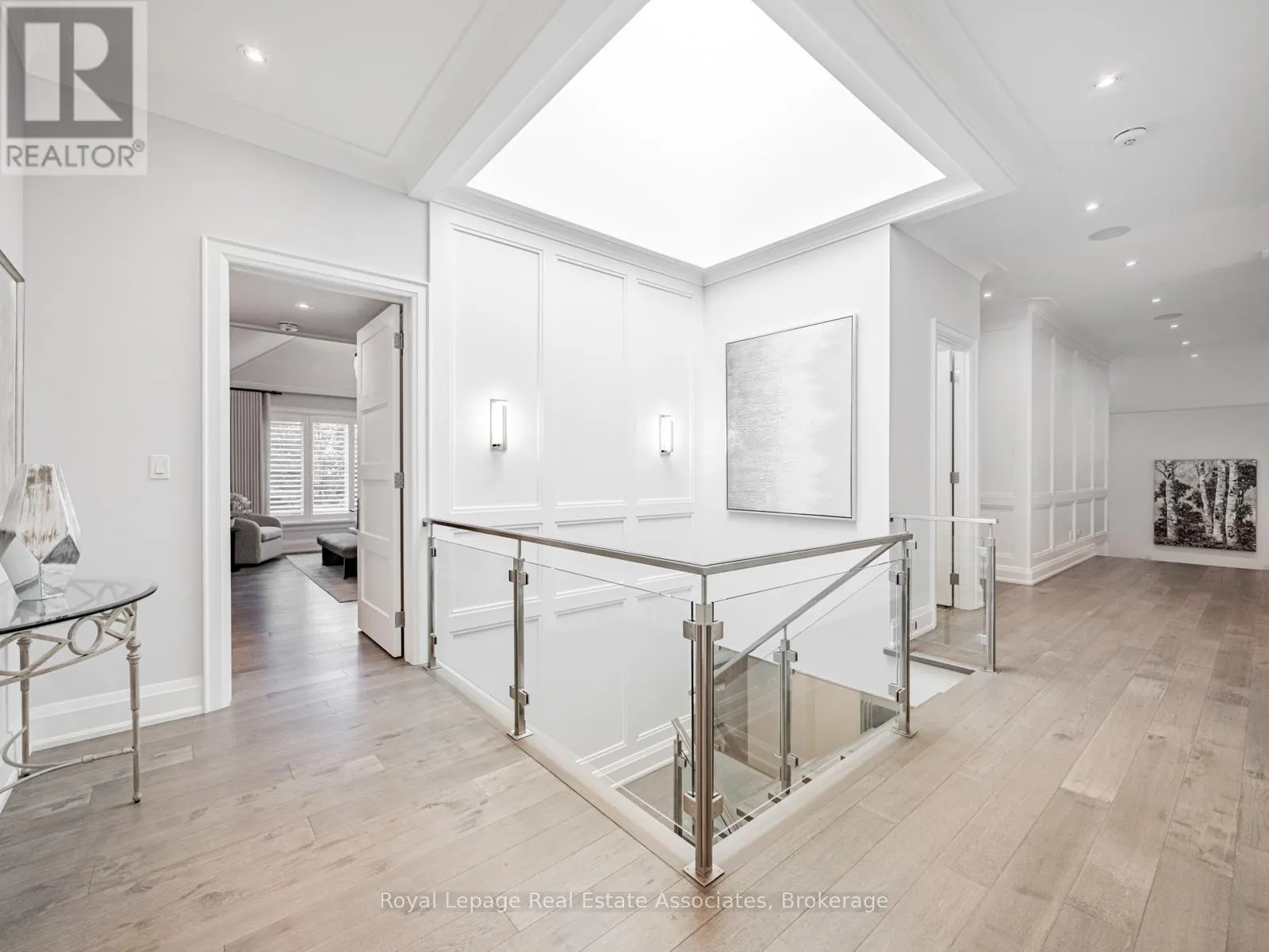142 MINEOLA ROAD E