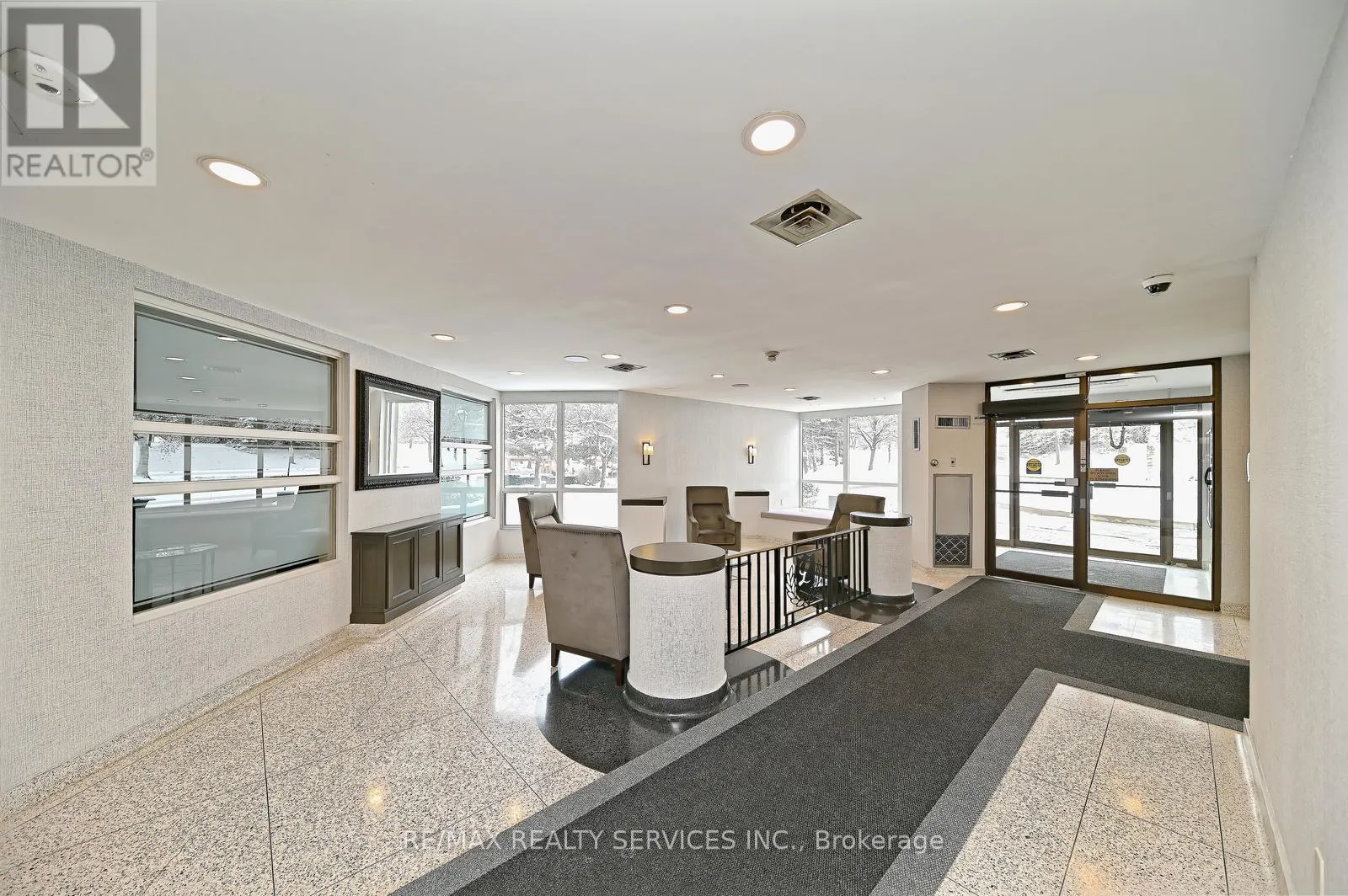 611 - 12 LAURELCREST STREET