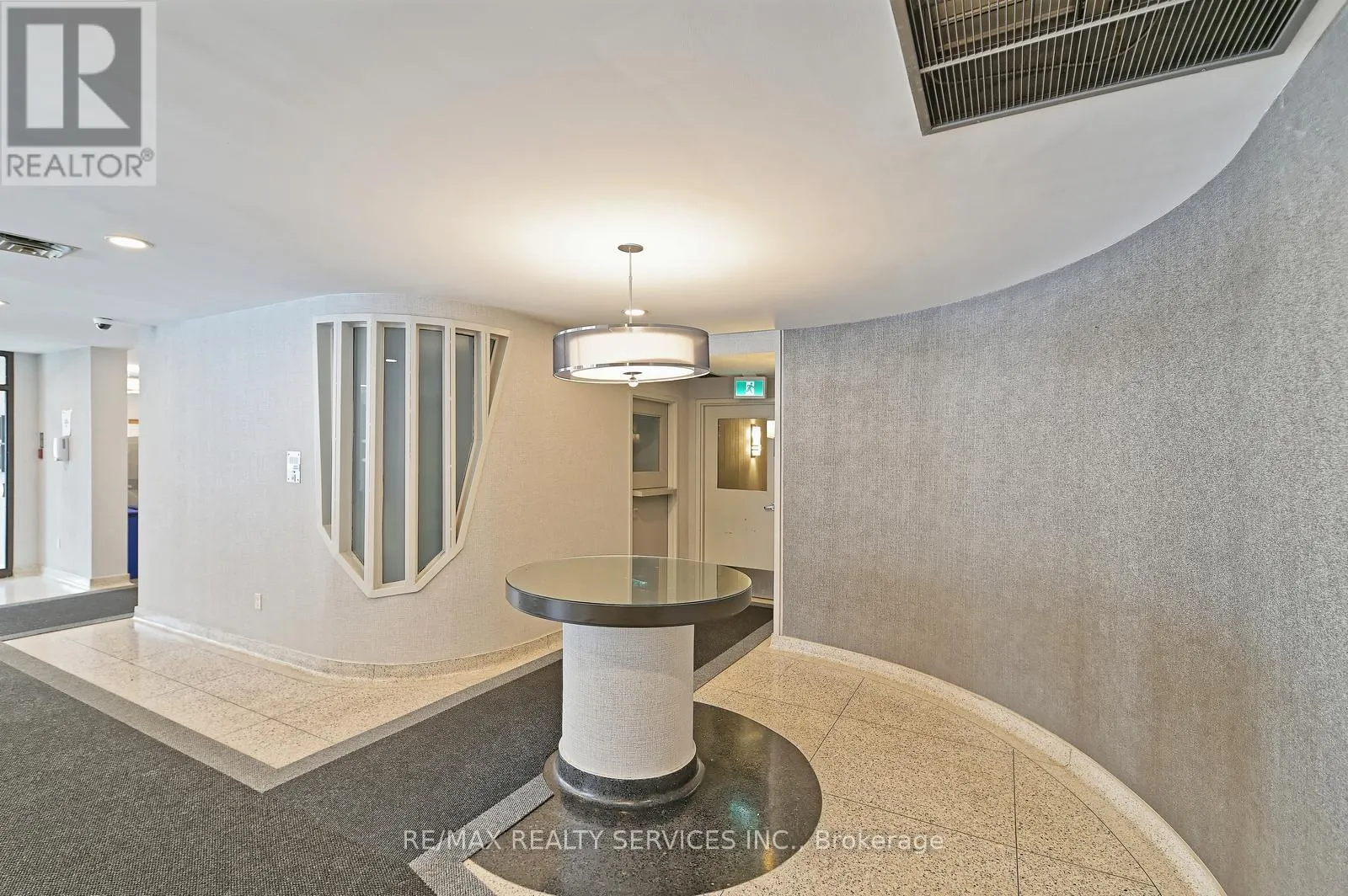 611 - 12 LAURELCREST STREET