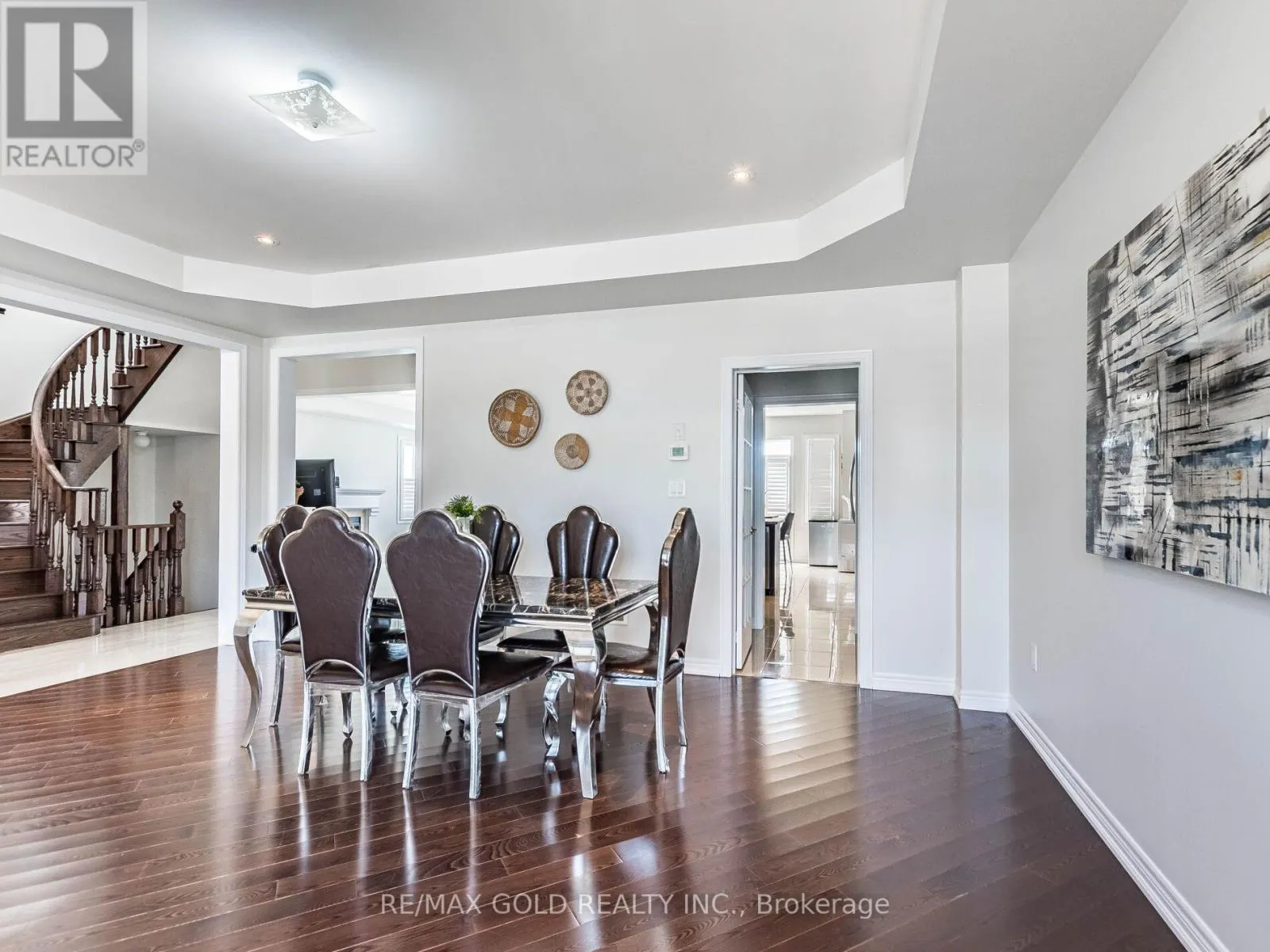 62 MASKEN CIRCLE