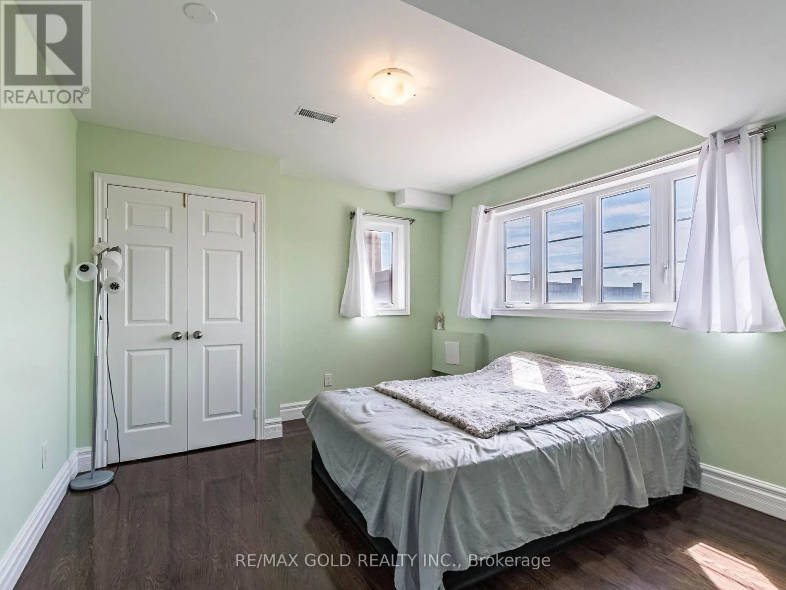 62 MASKEN CIRCLE