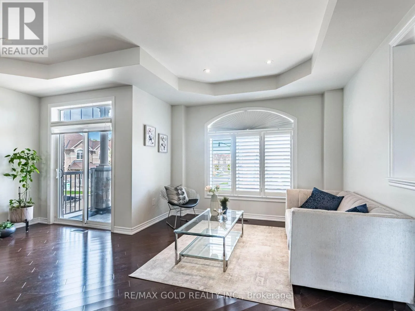 62 MASKEN CIRCLE