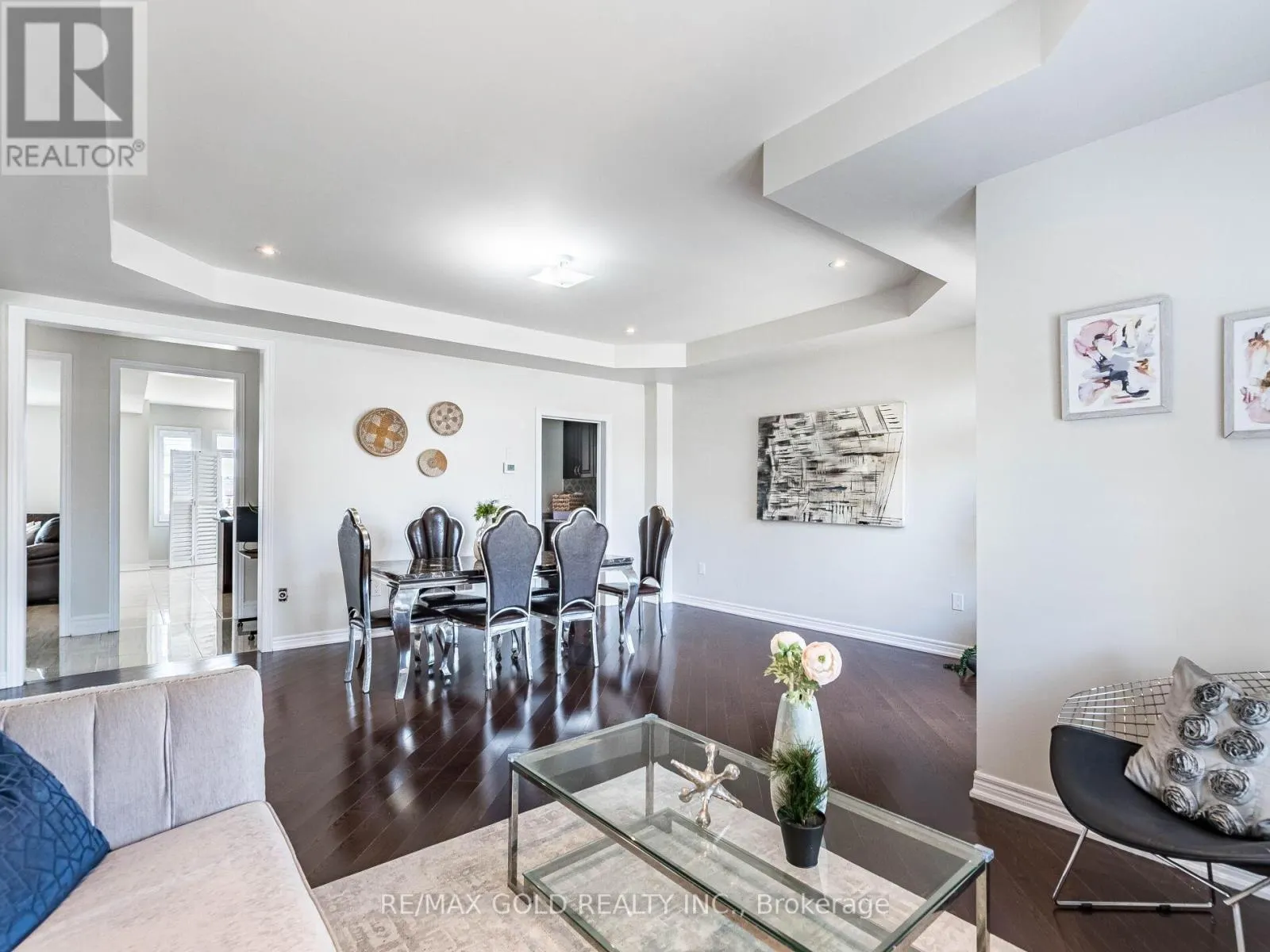 62 MASKEN CIRCLE