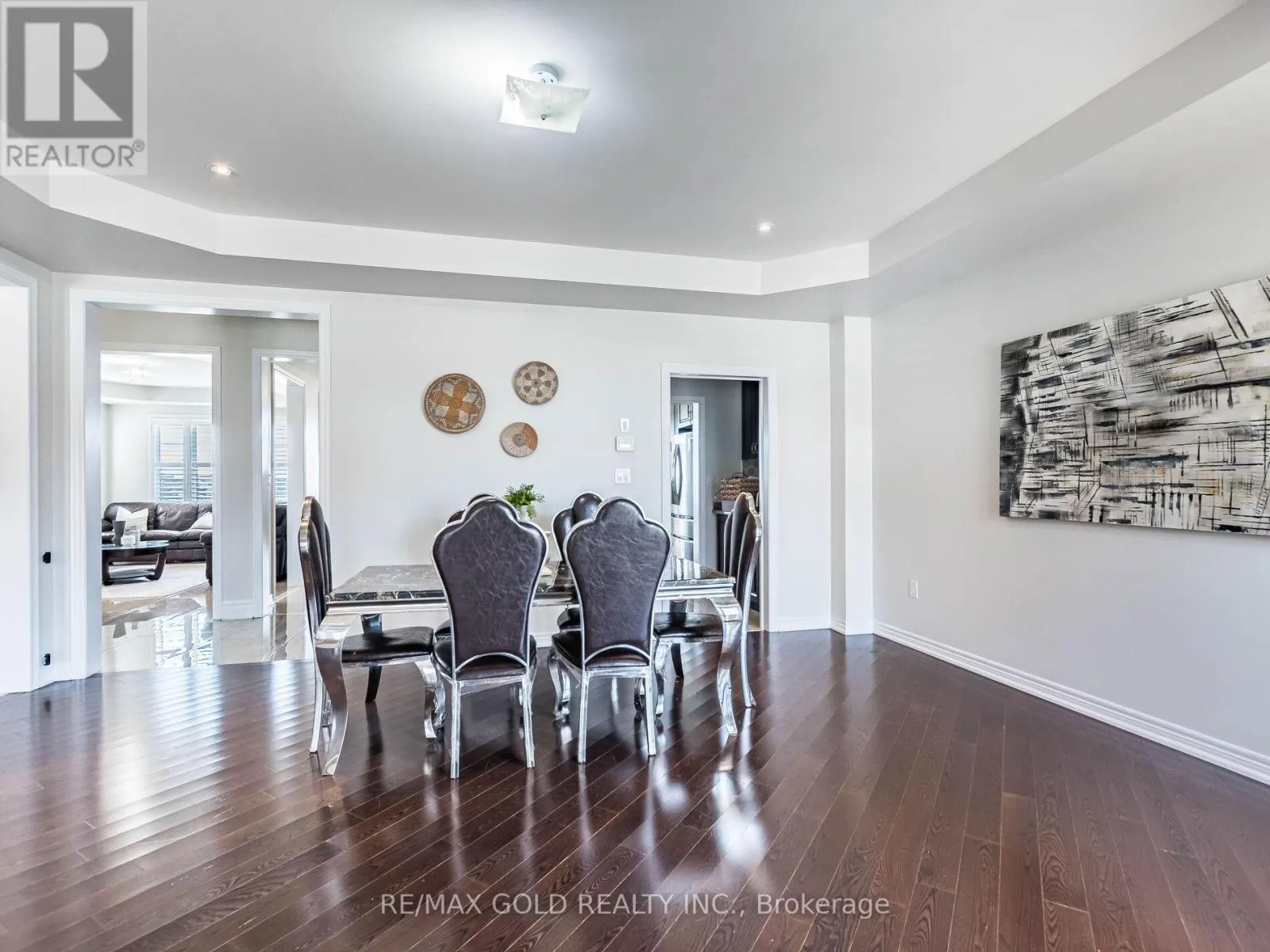 62 MASKEN CIRCLE