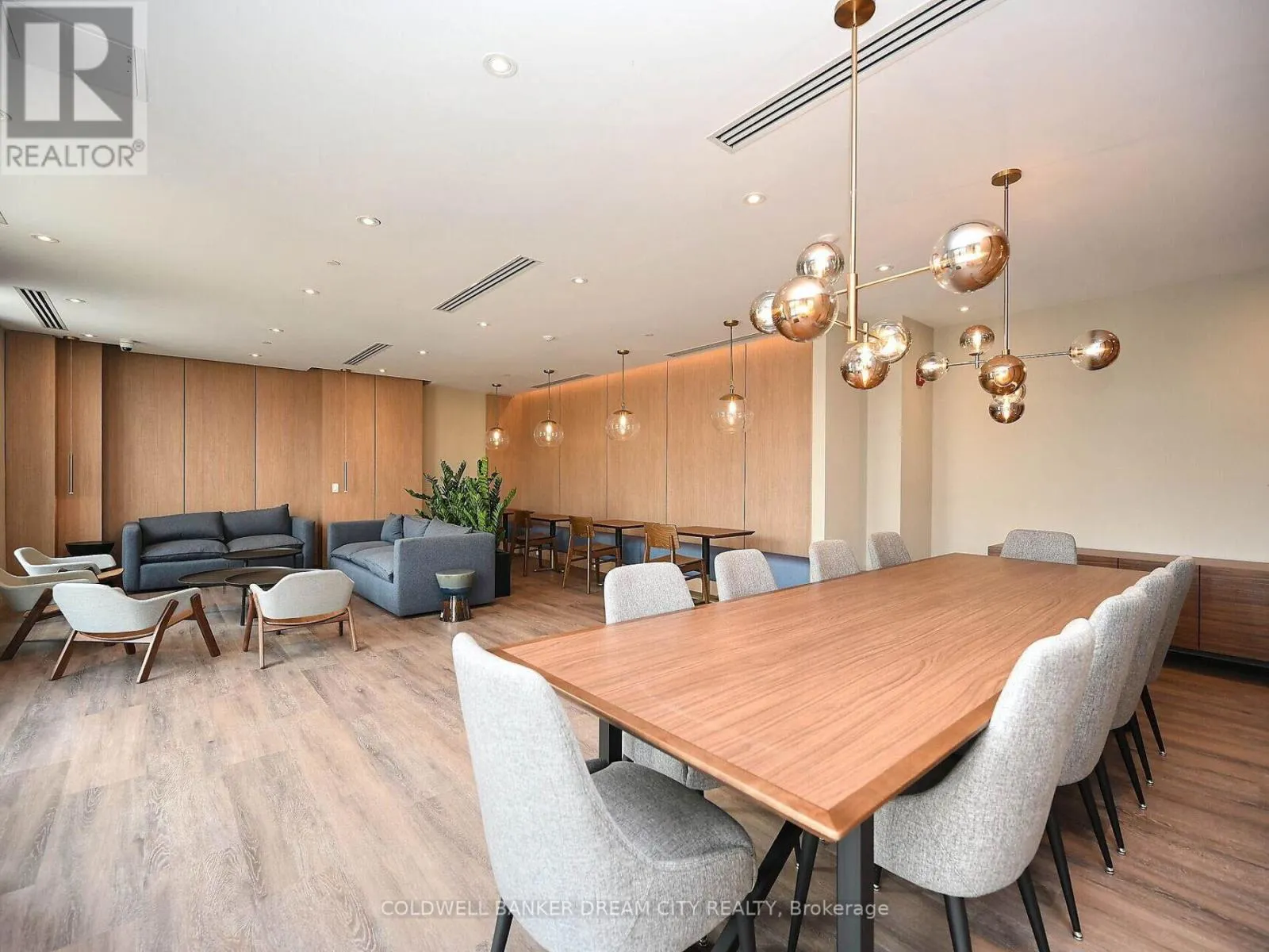 510 - 1440 CLARRIAGE COURT