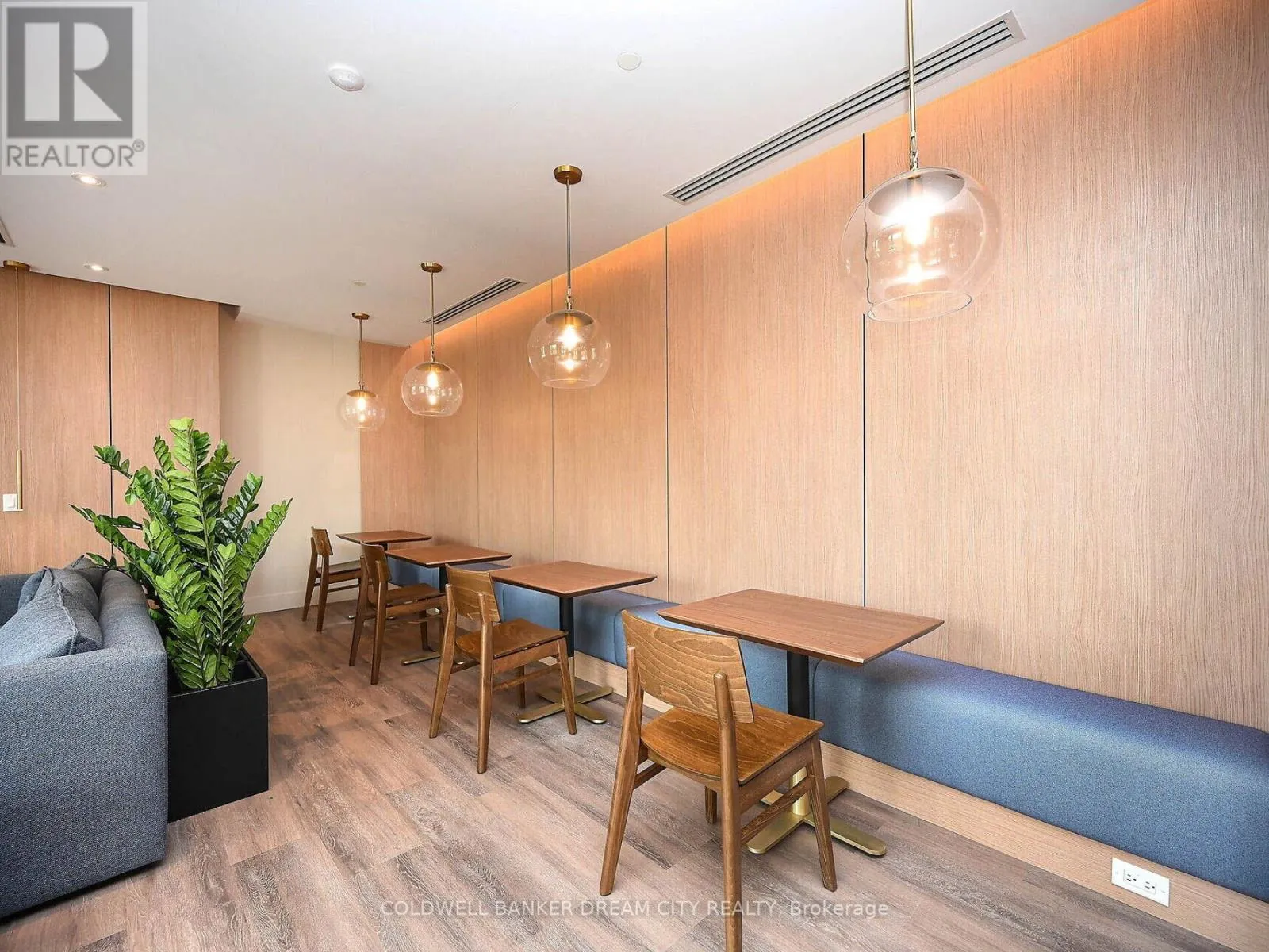 510 - 1440 CLARRIAGE COURT