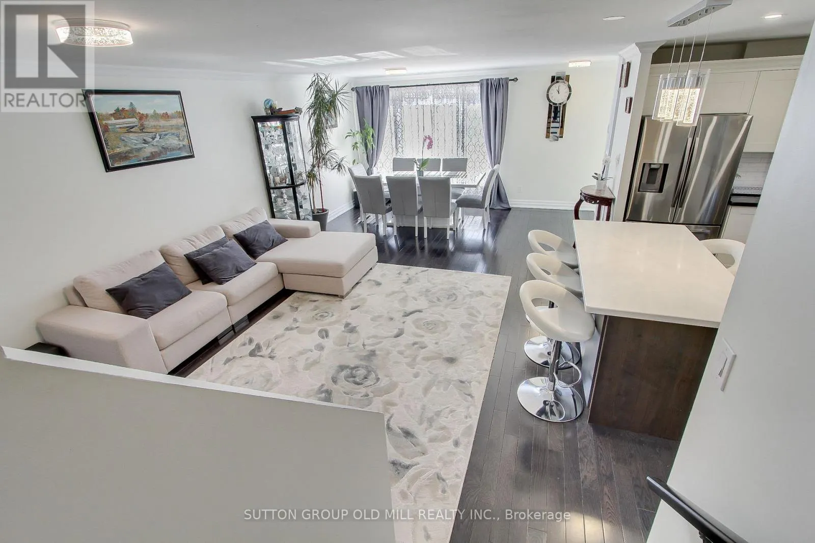 1261 CONSORT CRESCENT