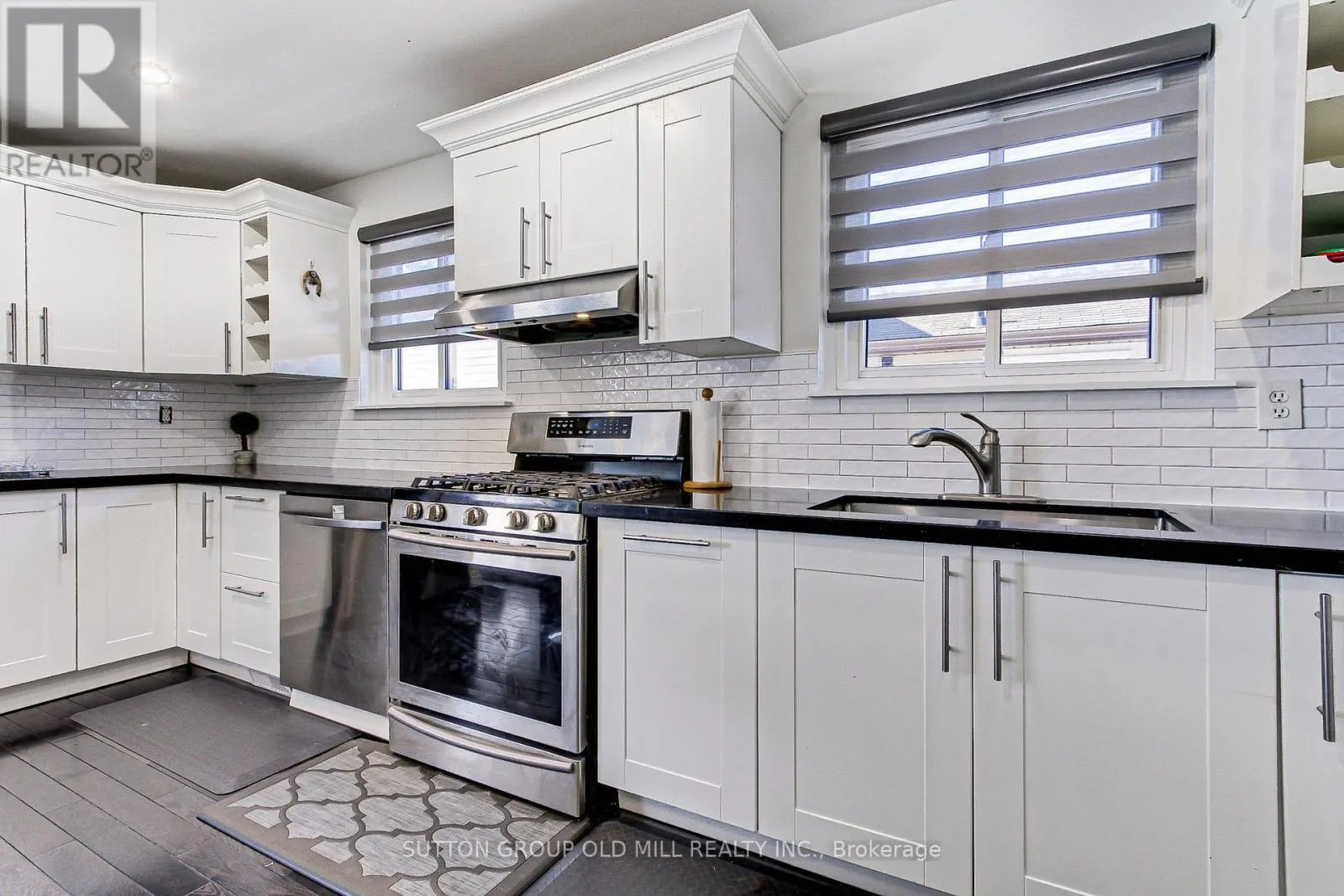 1261 CONSORT CRESCENT