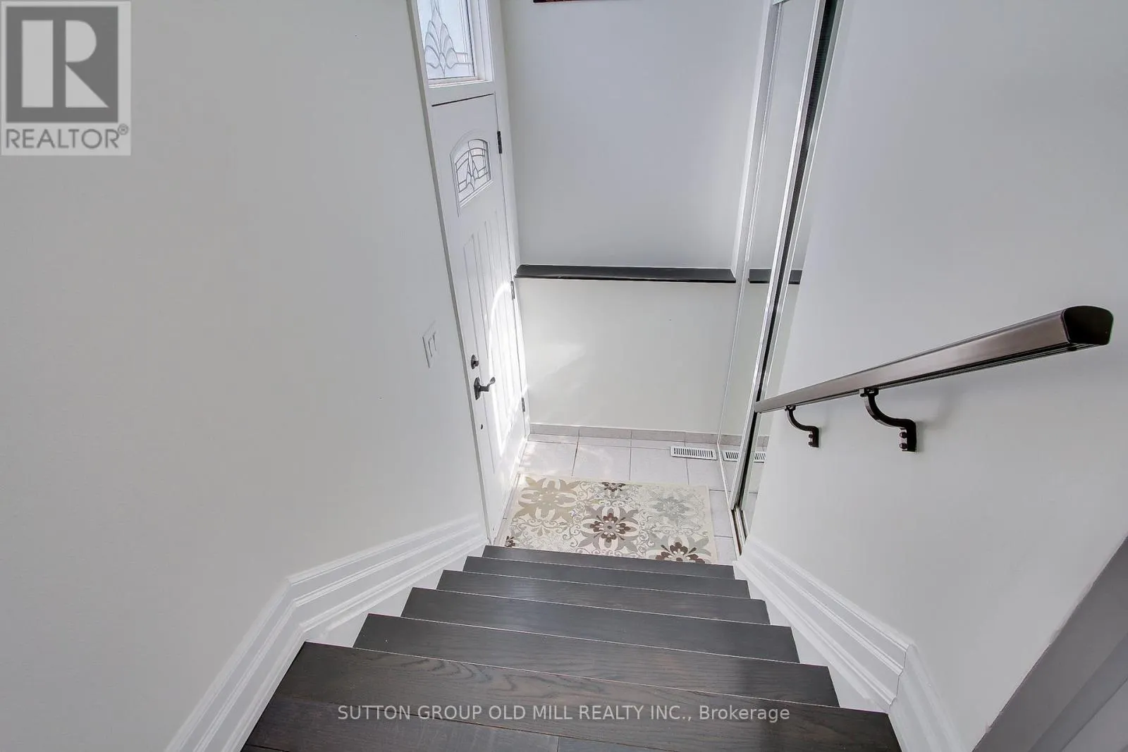 1261 CONSORT CRESCENT