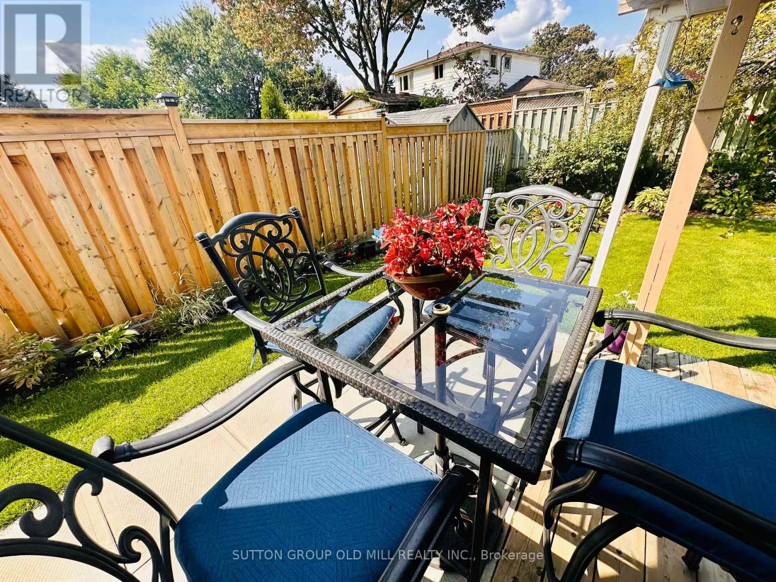 1261 CONSORT CRESCENT