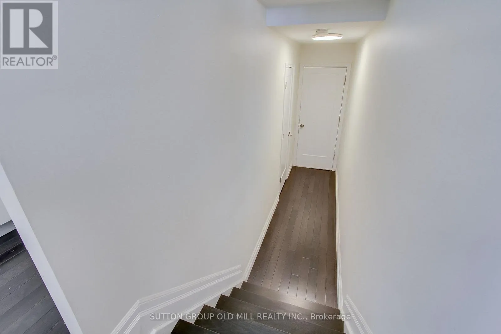 1261 CONSORT CRESCENT