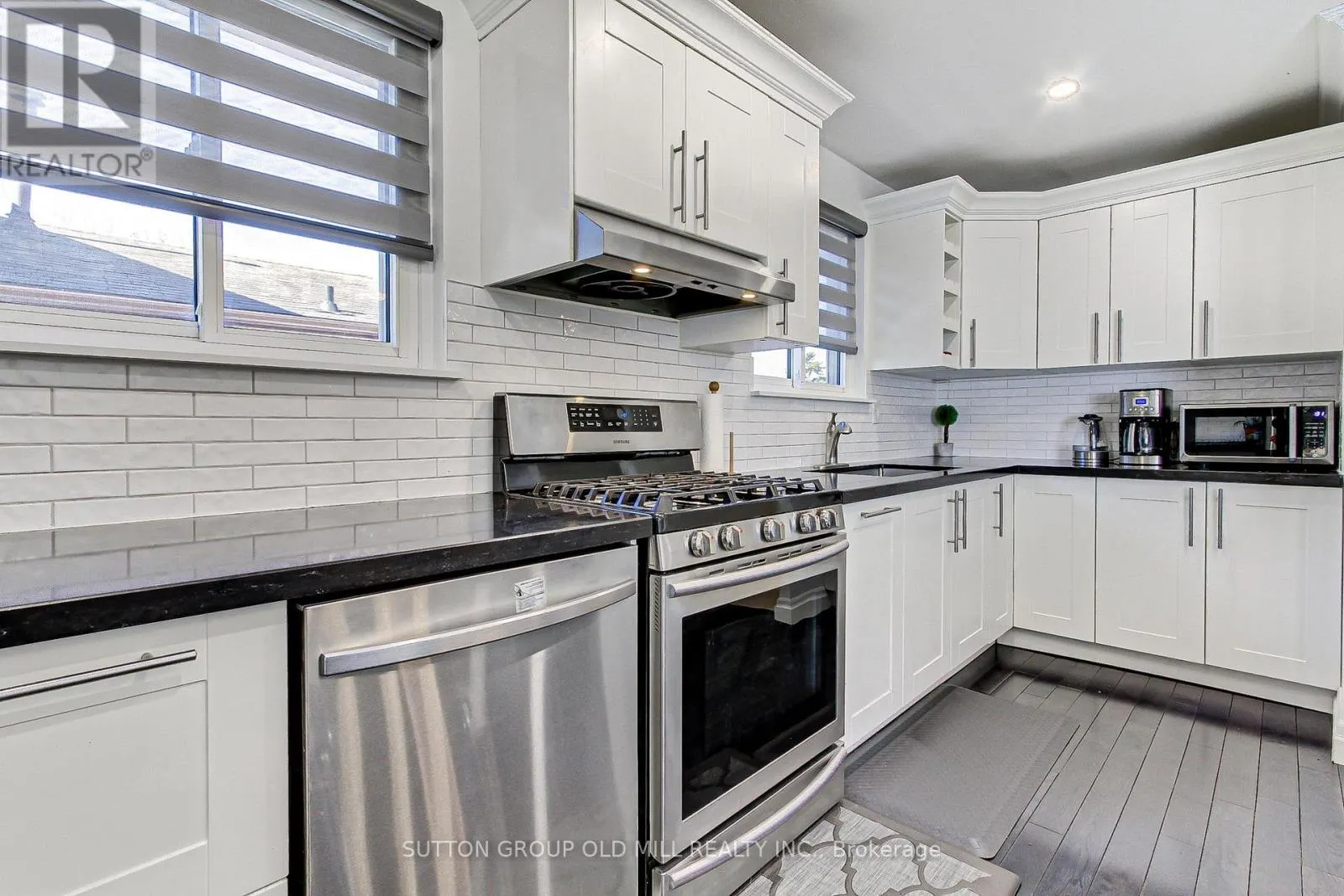 1261 CONSORT CRESCENT