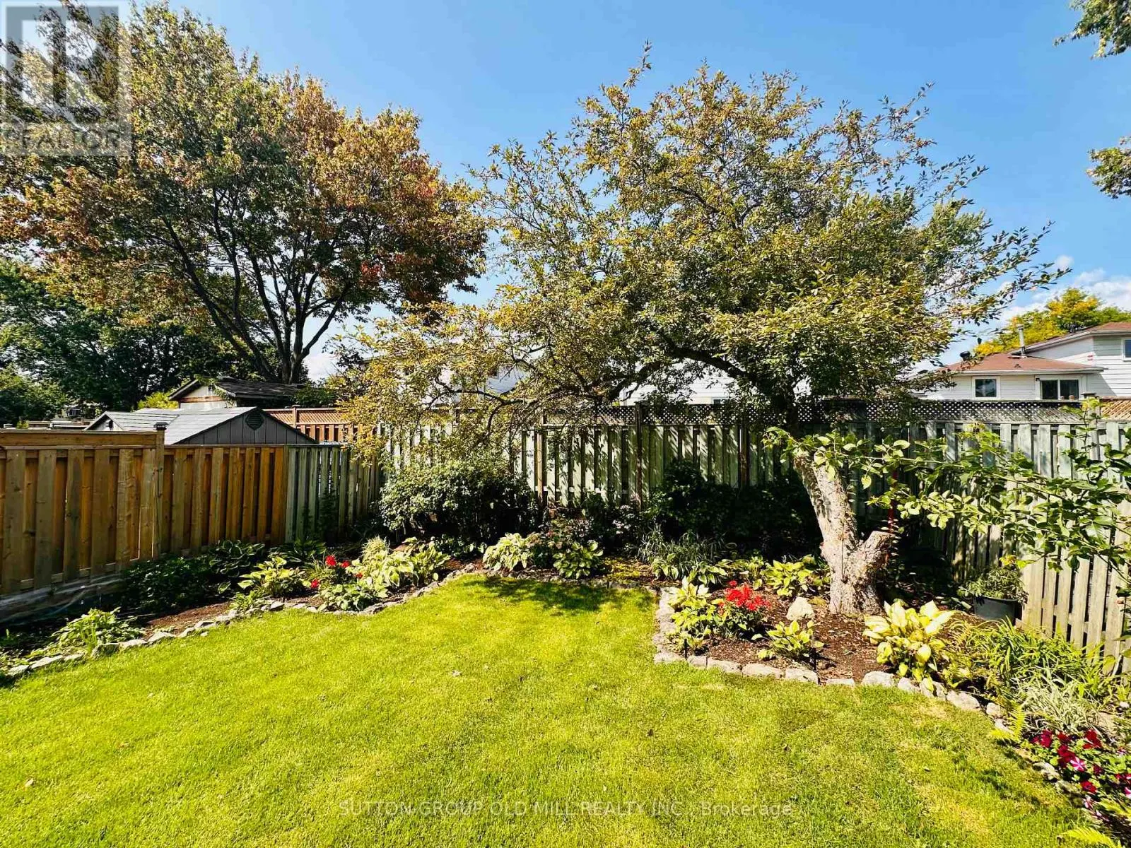 1261 CONSORT CRESCENT