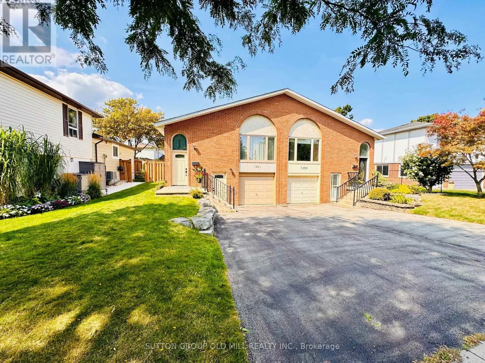 1261 CONSORT CRESCENT
